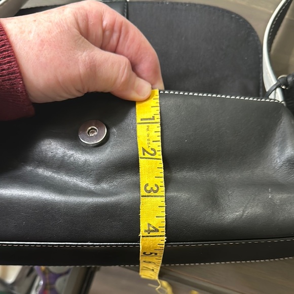 Rolf’s Vintage Black Leather Shoulder Bag with White Flower Accent - Picture 13 of 14